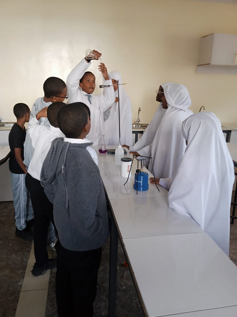 Pouring a solution during an experiment